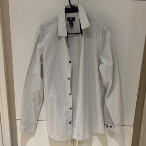 H&M Men's White and Black Patterned Button-Down Shirt